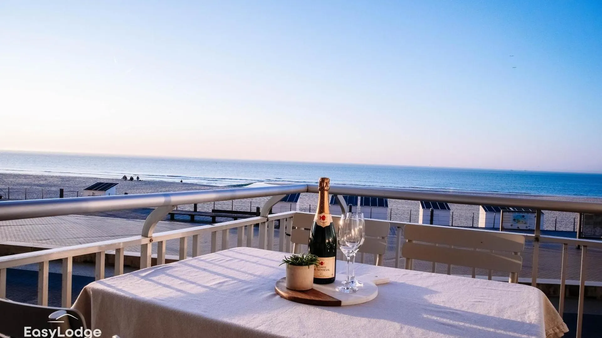شقة Stijlvol Appartement Met Terras En Panoramisch Zeezicht أوستيند